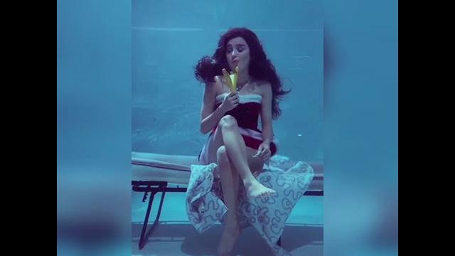 Видео Дины под водой Видео Дины под водой