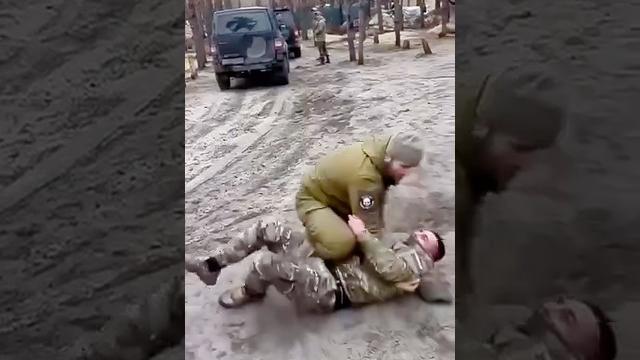 Ильяс Якубов даже на СВО кашмарит своих сослуживцев. Ильяс Якубов даже на СВО кашмарит своих сослуживцев.