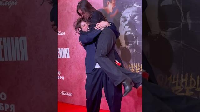 МАРК ЭЙДЕЛЬШТЕЙН - ИВАН В «АНОРЕ» И СОФЬЯ АРЖАНЫХ на премьере «Года рождения» #actor #celebrity МАРК ЭЙДЕЛЬШТЕЙН - ИВАН В «АНОРЕ» И СОФЬЯ АРЖАНЫХ на премьере «Года рождения» #actor #celebrity