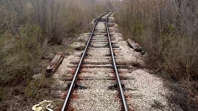 Отпустить тормоза у вагона. Отпустить тормоза у вагона.