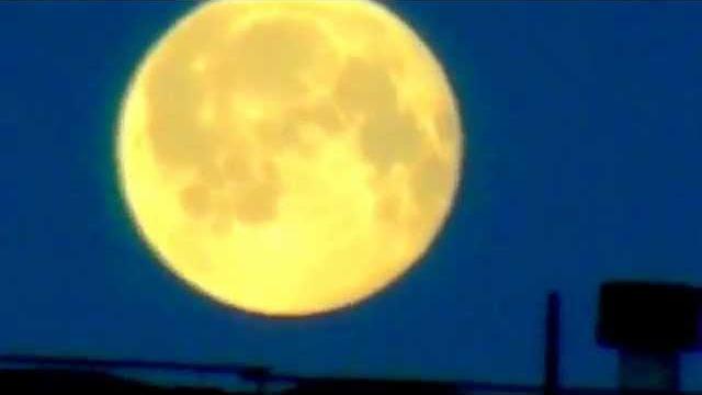 Желтая Луна (Yellow Moon over Visaginas) Желтая Луна (Yellow Moon over Visaginas)