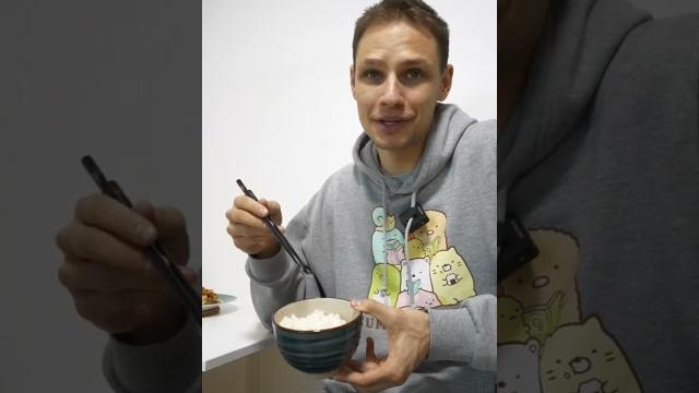 Как есть рис палочками? Как есть рис палочками?