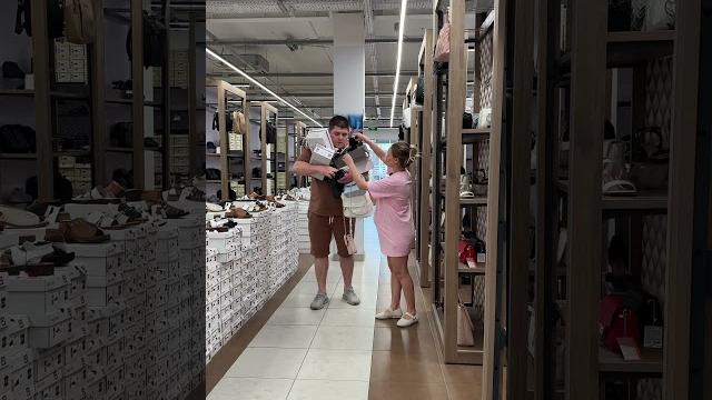 Когда муж получил зп #семьяколода #юмор #смешнойшортс #прикол #пранк #смешновидео #шортс #семья Когда муж получил зп #семьяколода #юмор #смешнойшортс #прикол #пранк #смешновидео #шортс #семья