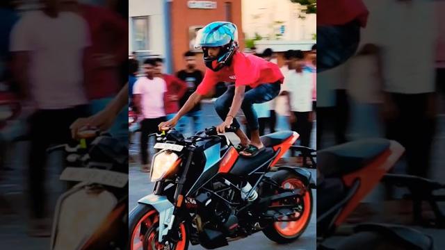 Next level Standing Stunt Duke Vs 220 YouTube Shorts #shorts #bike #stunt #ktm #220 #viral #duke Next level Standing Stunt Duke Vs 220 YouTube Shorts #shorts #bike #stunt #ktm #220 #viral #duke