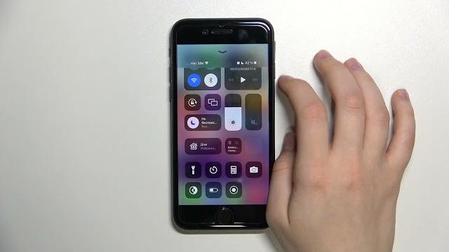 Как включить фонарик на iPhone SE 2022 Как включить фонарик на iPhone SE 2022