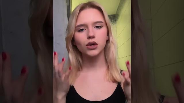 ставить засосы самой себе ,дададада#shorts ставить засосы самой себе ,дададада#shorts