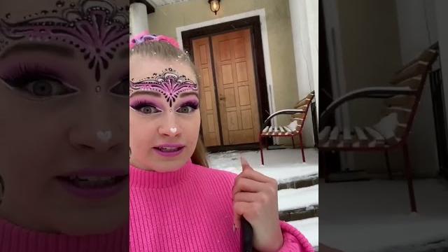 Как правильно снимать видео зимой #likee #софянка Как правильно снимать видео зимой #likee #софянка