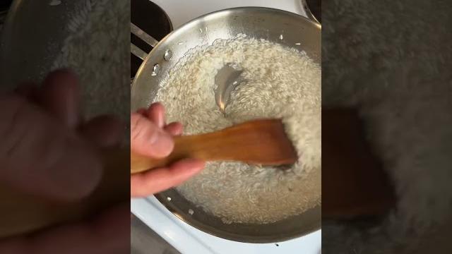 Рассыпчатый рис на сковороде Рассыпчатый рис на сковороде