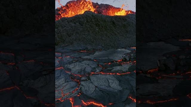 Извержение вулкана в Исландии с высоты Аэровидео #вулкан #Исландия #извержение #дрон #природа Извержение вулкана в Исландии с высоты Аэровидео #вулкан #Исландия #извержение #дрон #природа