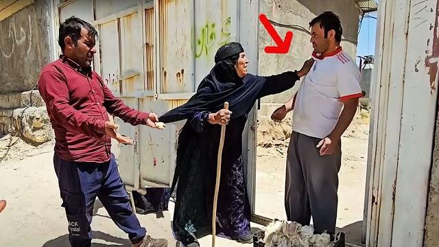 Grandma's fierce fight with the poultry worker Grandma's fierce fight with the poultry worker