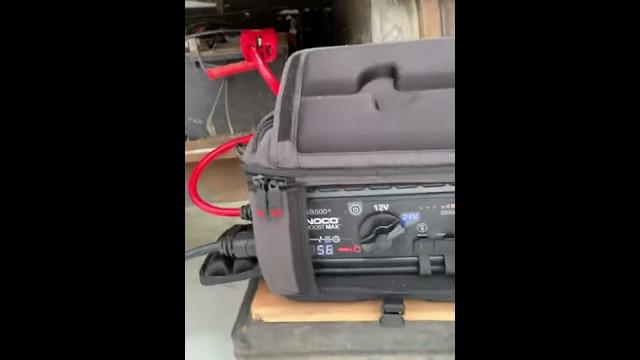Запуск двигателя КАМАЗ 24v Noco GB500 Запуск двигателя КАМАЗ 24v Noco GB500