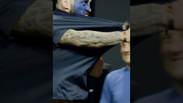 UFC FIGHTER TRIES TO RIP HIS T-SHIRT AND FAILS HORRIBLY UFC FIGHTER TRIES TO RIP HIS T-SHIRT AND FAILS HORRIBLY