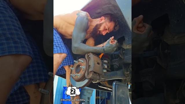У автомехаников интересная работа #авто #тюнинг У автомехаников интересная работа #авто #тюнинг