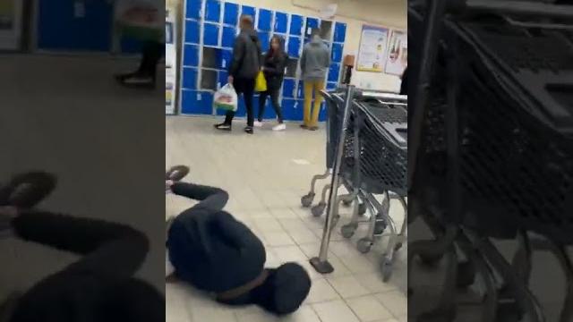 Твою мать блять , что у вас здесь происходит Твою мать блять , что у вас здесь происходит