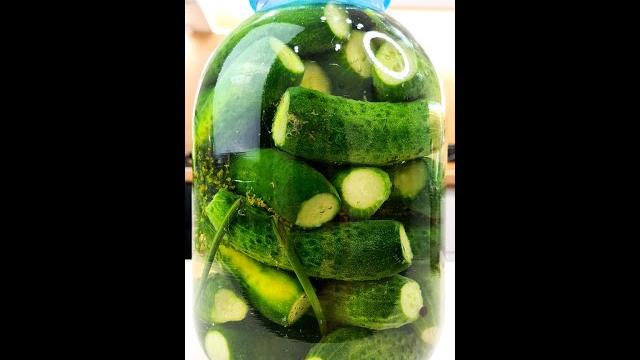 Только так, другие способы не признаю. Хрустят!! Самые настоящие и вкусные малосольные огурцы ПРОСТО Только так, другие способы не признаю. Хрустят!! Самые настоящие и вкусные малосольные огурцы ПРОСТО