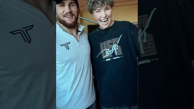 Русская девушка-боец UFC: "Мерабу без разницы, что я русская. Он меня поддерживает" #shorts Русская девушка-боец UFC: "Мерабу без разницы, что я русская. Он меня поддерживает" #shorts
