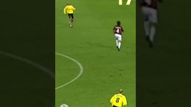 Dede dances with the ball against AC Milan Dede dances with the ball against AC Milan