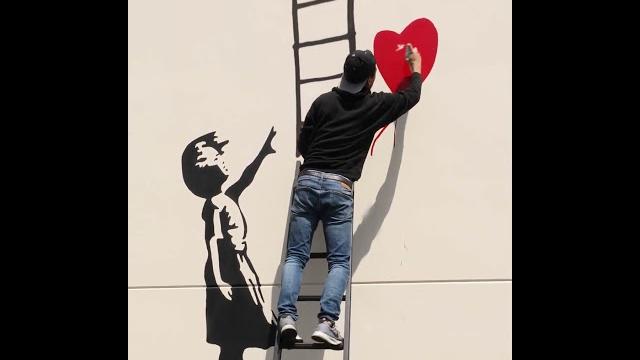 I caught Banksy on video! I caught Banksy on video!