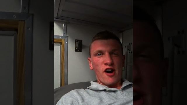 как узнать у кого пахнут носки в поезде #short #юмор #приколы #плацкарт #поезд #носки #вайны как узнать у кого пахнут носки в поезде #short #юмор #приколы #плацкарт #поезд #носки #вайны