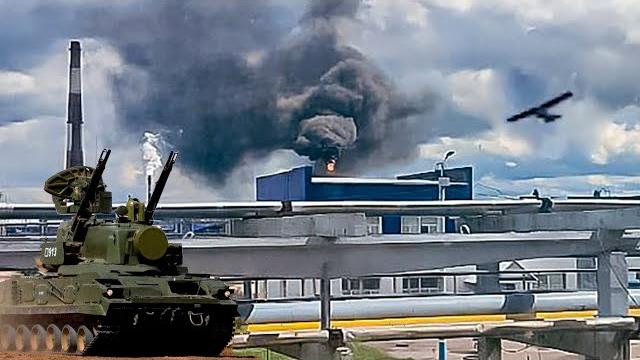 Все ПВО на параде? Дроны долетели до Башкирии и выключили НПЗ «Газпром нефтехим Салават» Все ПВО на параде? Дроны долетели до Башкирии и выключили НПЗ «Газпром нефтехим Салават»