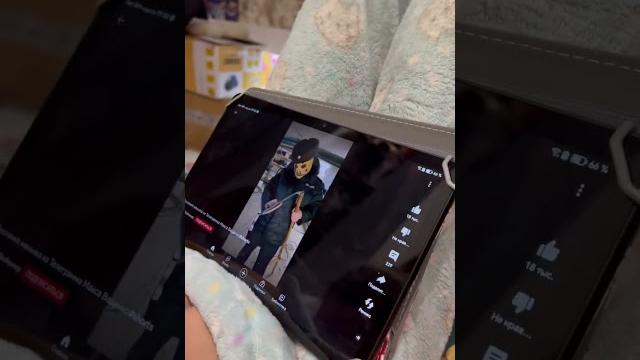 Макс Ващенко показывает сестре видео за маньяка Макс Ващенко показывает сестре видео за маньяка
