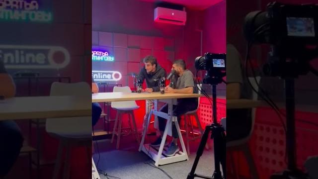 Драка.Шовхал Чурчаев ударил Перса на подкасте. Драка.Шовхал Чурчаев ударил Перса на подкасте.
