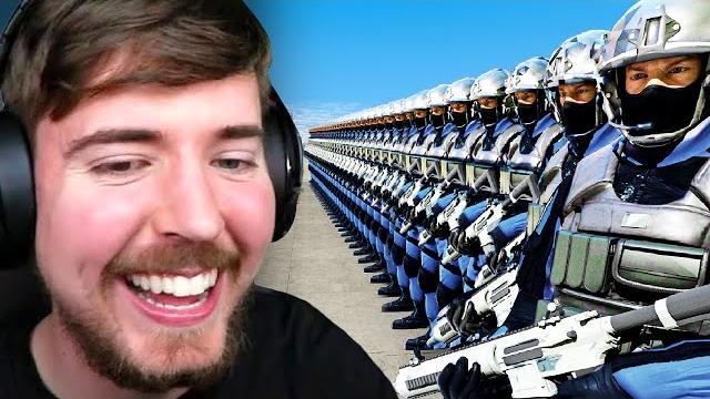 100 Игроков Охотятся на 1 Человека! 100 Игроков Охотятся на 1 Человека!