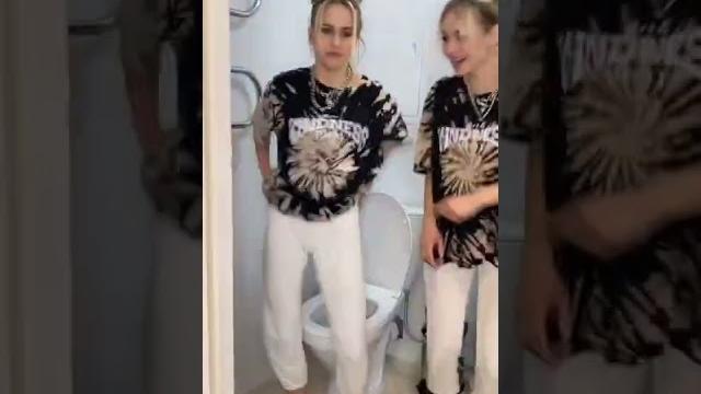 Они вторглась в личное пространство #shorts #twins  Они вторглась в личное пространство #shorts #twins 