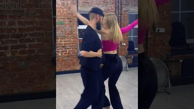 Сальса в паре. Танцы в Москве. #dance #танцы #сальса #бачата #salsa #mambo #mambodancing Сальса в паре. Танцы в Москве. #dance #танцы #сальса #бачата #salsa #mambo #mambodancing