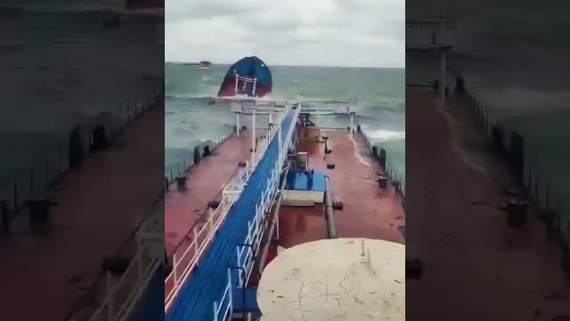 Два российских танкера «Волгонефть-212» и «Волгонефть-239» затонули в Керченском проливе. Два российских танкера «Волгонефть-212» и «Волгонефть-239» затонули в Керченском проливе.