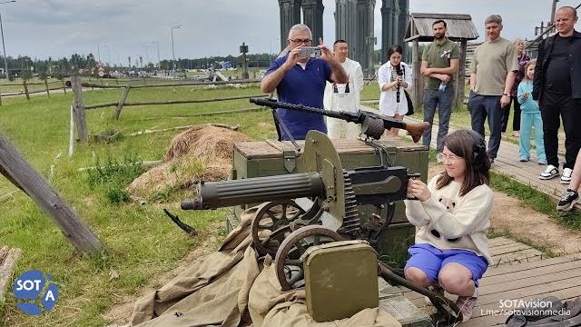 День России - просто выходной под звуки автомата. Как россияне отмечают 12 июня в парке "Патриот" День России - просто выходной под звуки автомата. Как россияне отмечают 12 июня в парке "Патриот"