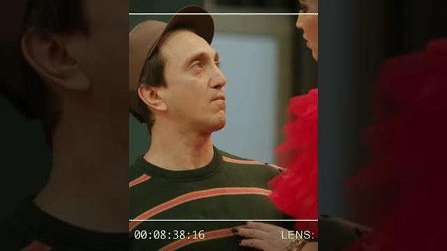 Бузова влюбилась в Дороха. #однаждывроссии#shorts#тнт Бузова влюбилась в Дороха. #однаждывроссии#shorts#тнт