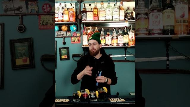 Зачем 2 трубочки (соломки) в коктейли? #коктейль Зачем 2 трубочки (соломки) в коктейли? #коктейль