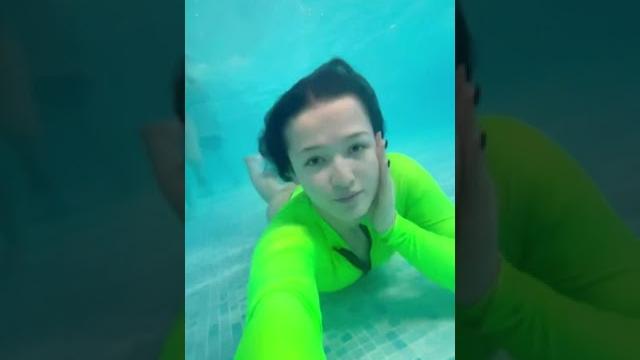 Умеешь открывать глаза под водой ? Умеешь открывать глаза под водой ?