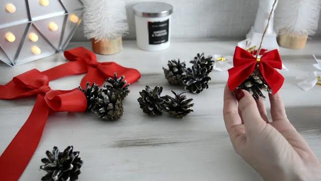 3 поделки из шишек. 3 поделки из шишек.