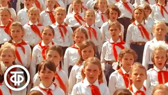 Гимн пионеров "Взвейтесь кострами". Поёт Сводный хор пионеров и школьников города Москвы (1972) Гимн пионеров "Взвейтесь кострами". Поёт Сводный хор пионеров и школьников города Москвы (1972)