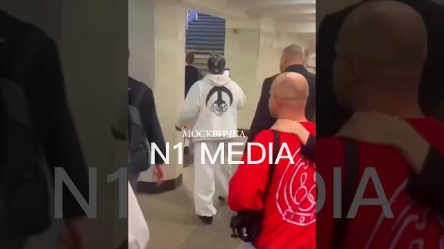 Канье Уэст гуляет по улицам Москвы, а всё потому, что в душе он РУССКИЙ#n1media #каньеуэст #shaman Канье Уэст гуляет по улицам Москвы, а всё потому, что в душе он РУССКИЙ#n1media #каньеуэст #shaman