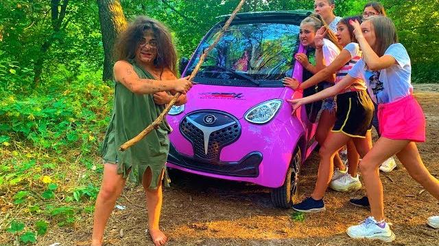 ДЕВОЧКА - МАУГЛИ НАПАЛА НА НАС!! ДЕВОЧКА - МАУГЛИ НАПАЛА НА НАС!!