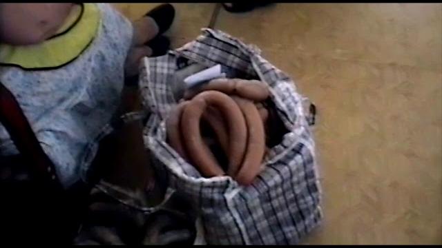 90-е. Видеосъемка в ларьке "за прилавком". Какие были покупатели и продавцы? Какие условия? 90-е. Видеосъемка в ларьке "за прилавком". Какие были покупатели и продавцы? Какие условия?