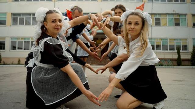 Клип - подарок от родителей выпускникам V2 2023 | Музыкальный клип на выпускной | Cinema71.RU Клип - подарок от родителей выпускникам V2 2023 | Музыкальный клип на выпускной | Cinema71.RU