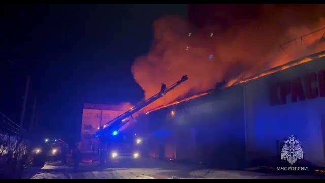 Пожар в ТЦ "Гвоздь" в Улан-Удэ Пожар в ТЦ "Гвоздь" в Улан-Удэ