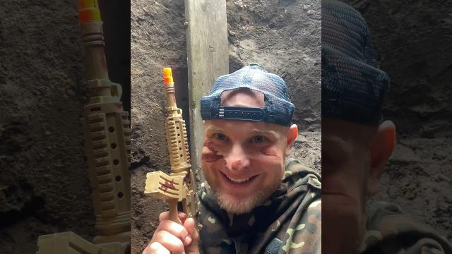 НАС ОКРУЖИЛИ (смешное видео, приколы, юмор, поржать, смех) НАС ОКРУЖИЛИ (смешное видео, приколы, юмор, поржать, смех)