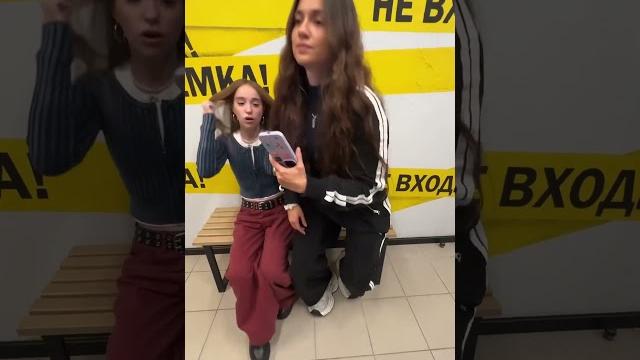это она поет песню Годзилла? это она поет песню Годзилла?