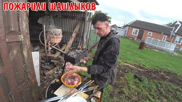 ПРИЕХАЛ АНДРЕЙ В ГОСТИ / ПОЖАРИЛИ ШАШЛЫКОВ / ПОПАРИЛИСЬ В САУНЕ / СЪЕЗДИЛИ НА МОРЕ / ОТМЕТИЛИ 9 МАЯ ПРИЕХАЛ АНДРЕЙ В ГОСТИ / ПОЖАРИЛИ ШАШЛЫКОВ / ПОПАРИЛИСЬ В САУНЕ / СЪЕЗДИЛИ НА МОРЕ / ОТМЕТИЛИ 9 МАЯ