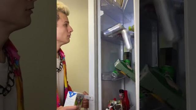 ВИЛЬЯМ БРУНО НЕ ЗАМЕТИЛ АЛИНУ, ПОКА ОНА ЕЛА ШОКОЛАДКУ ВИЛЬЯМ БРУНО НЕ ЗАМЕТИЛ АЛИНУ, ПОКА ОНА ЕЛА ШОКОЛАДКУ