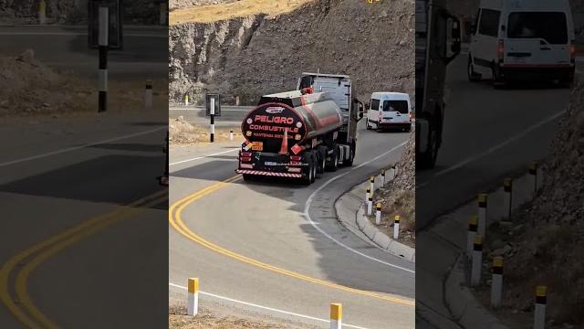 ELEGANTE EL SALUDO DE AMIGO BOLIVIANO #traileros #trucks #trailer #viajes #rutasypaisajes #video ELEGANTE EL SALUDO DE AMIGO BOLIVIANO #traileros #trucks #trailer #viajes #rutasypaisajes #video