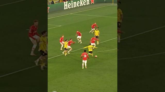 Sancho with the goal towards the quarters Sancho with the goal towards the quarters