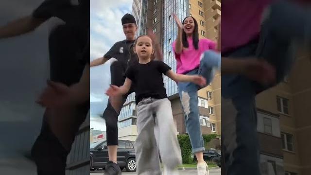 Мелкая жжёт Мелкая жжёт