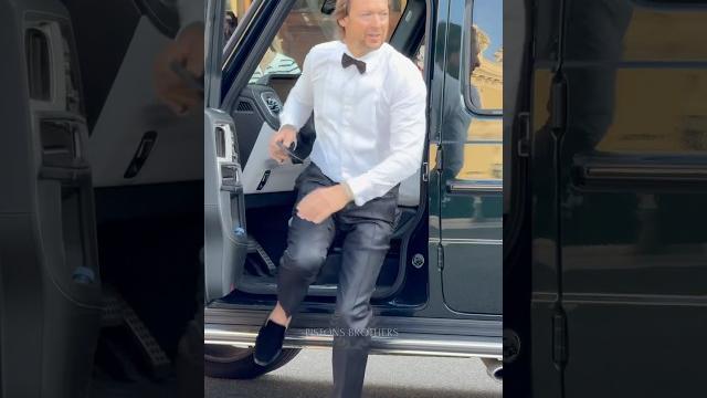 Elegant gentleman getting out his GWagon at Hotel Paris #monaco #luxury #trending #lifestyle #fyp Elegant gentleman getting out his GWagon at Hotel Paris #monaco #luxury #trending #lifestyle #fyp