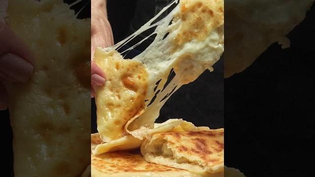 Знаменитые Хачапури: Вкуснейшие Сырные Лепешки Знаменитые Хачапури: Вкуснейшие Сырные Лепешки